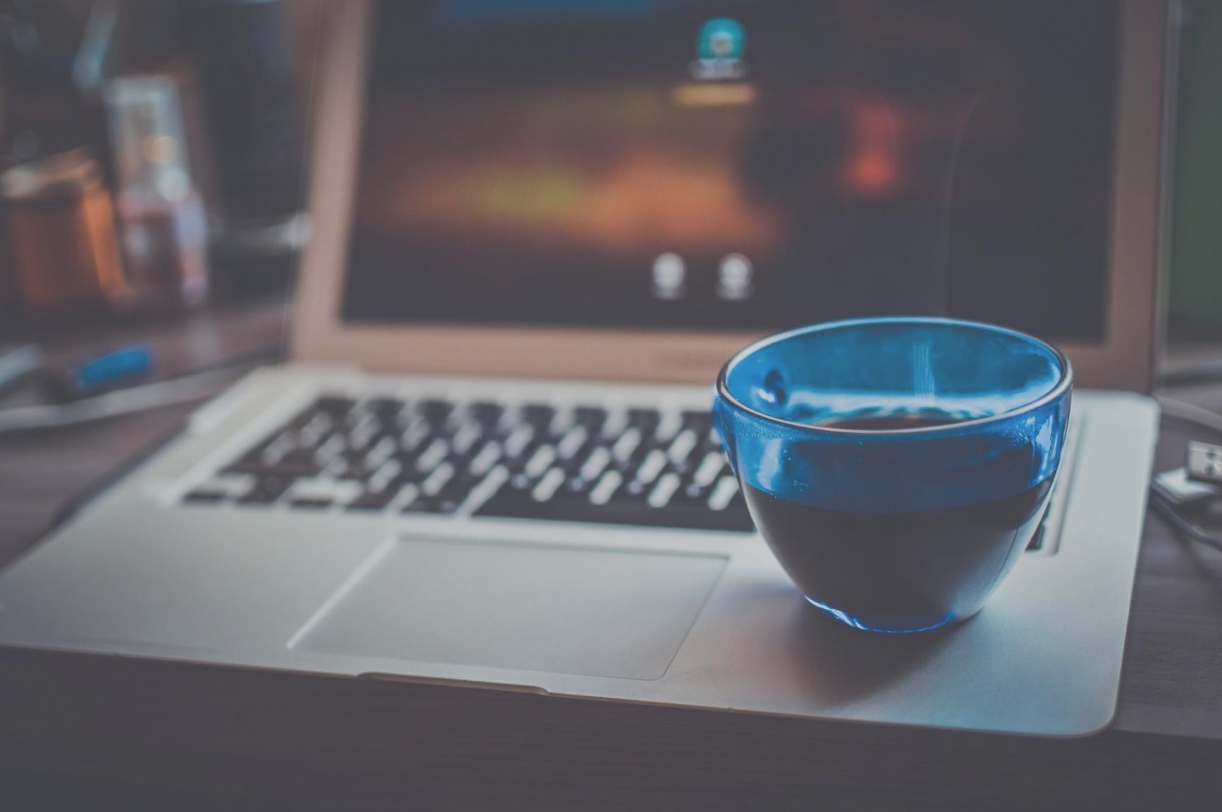 Spațiul nostru pentru seminarii despre prioritizare bugetară, unde participanții discută strategii practice