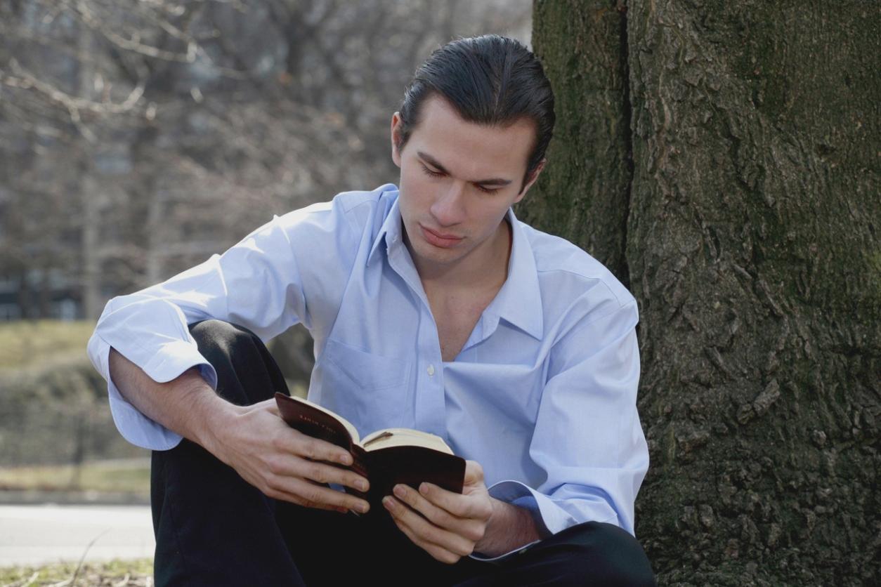 Participanți la un seminar despre prioritizare bugetară discutând strategii financiare